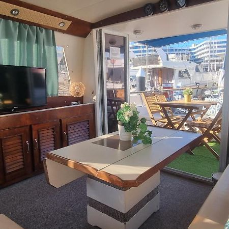 فندق Beautiful And Comfy Boat In Barcelona With Boat Tour Option المظهر الخارجي الصورة