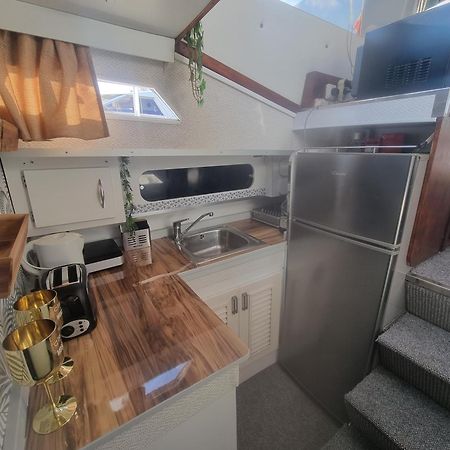 فندق Beautiful And Comfy Boat In Barcelona With Boat Tour Option المظهر الخارجي الصورة