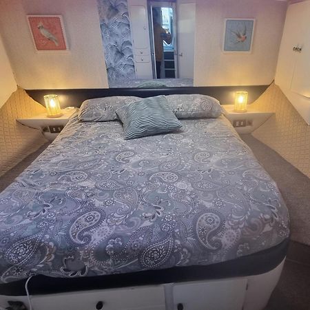 فندق Beautiful And Comfy Boat In Barcelona With Boat Tour Option المظهر الخارجي الصورة