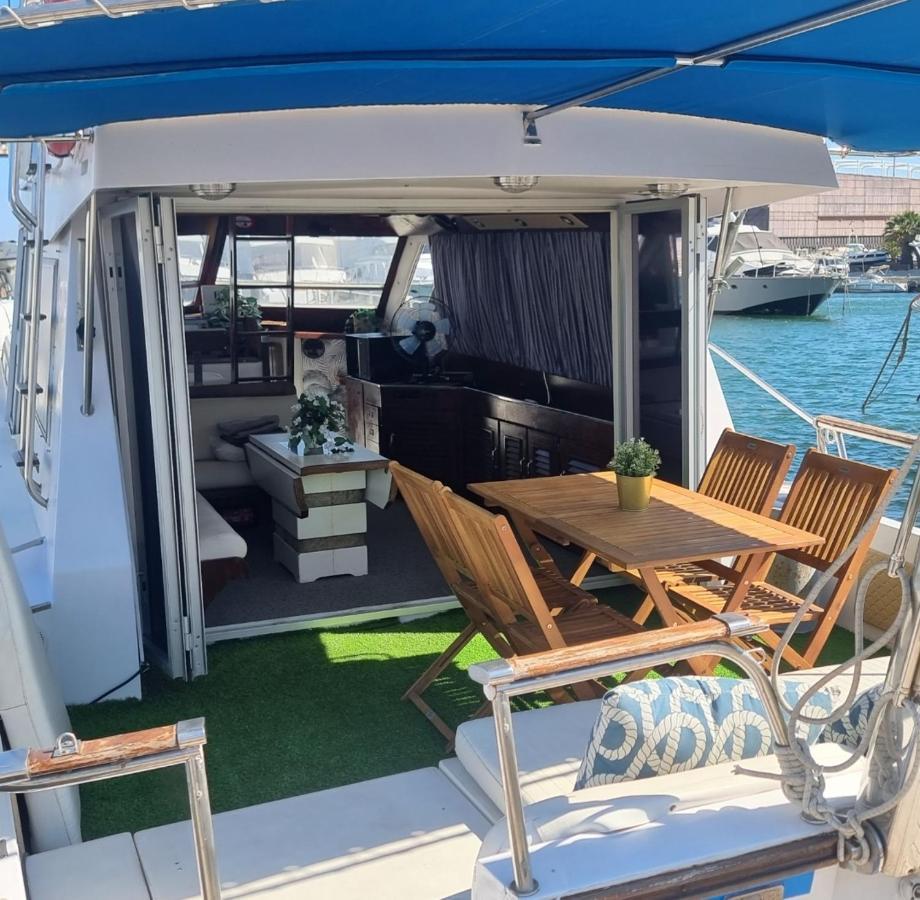 فندق Beautiful And Comfy Boat In Barcelona With Boat Tour Option المظهر الخارجي الصورة