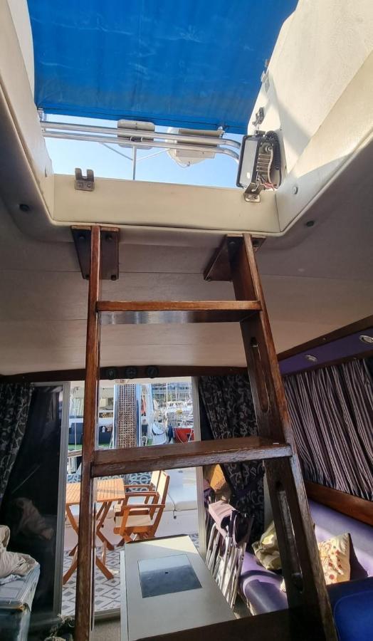 فندق Beautiful And Comfy Boat In Barcelona With Boat Tour Option المظهر الخارجي الصورة