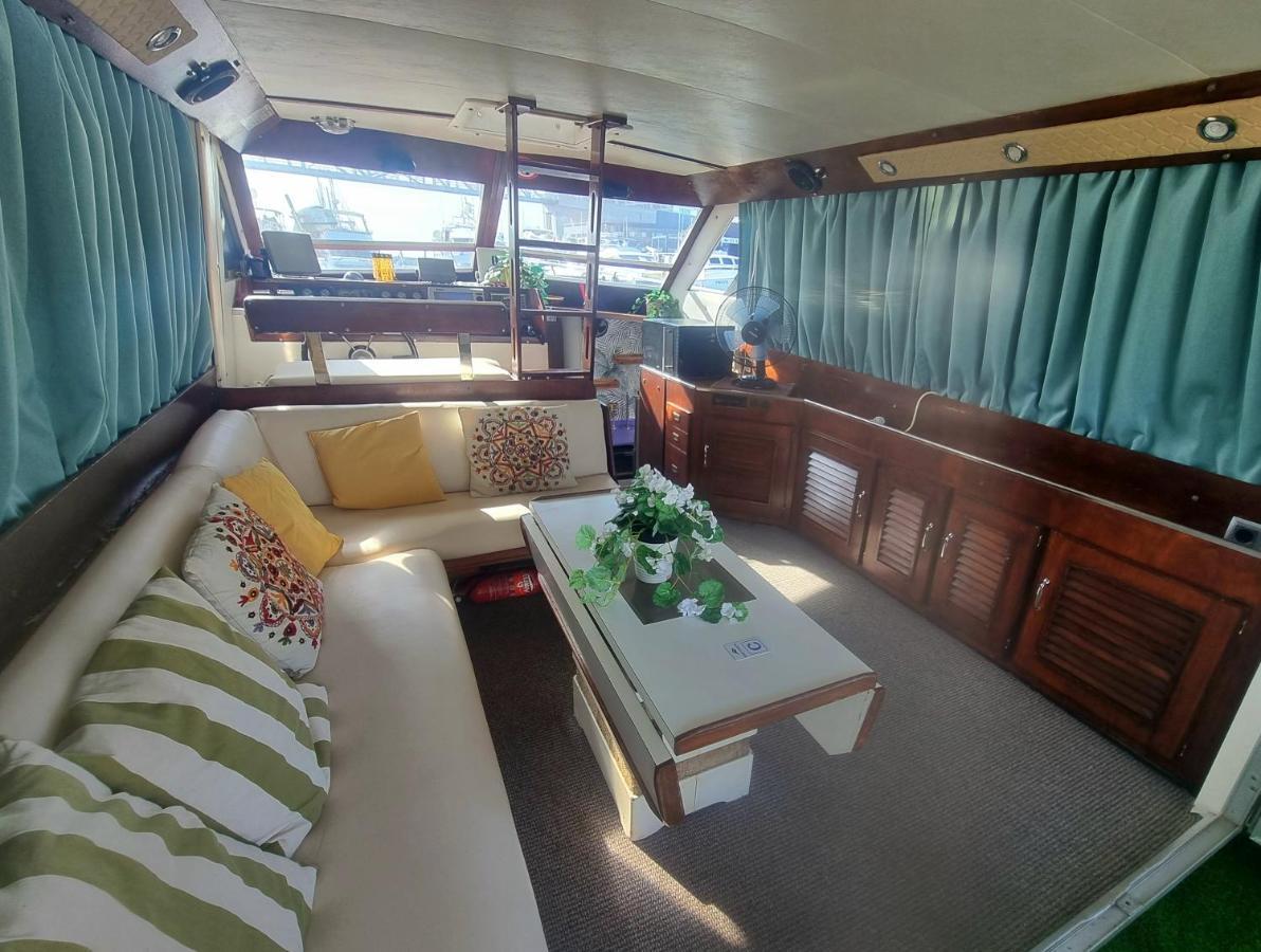 فندق Beautiful And Comfy Boat In Barcelona With Boat Tour Option المظهر الخارجي الصورة