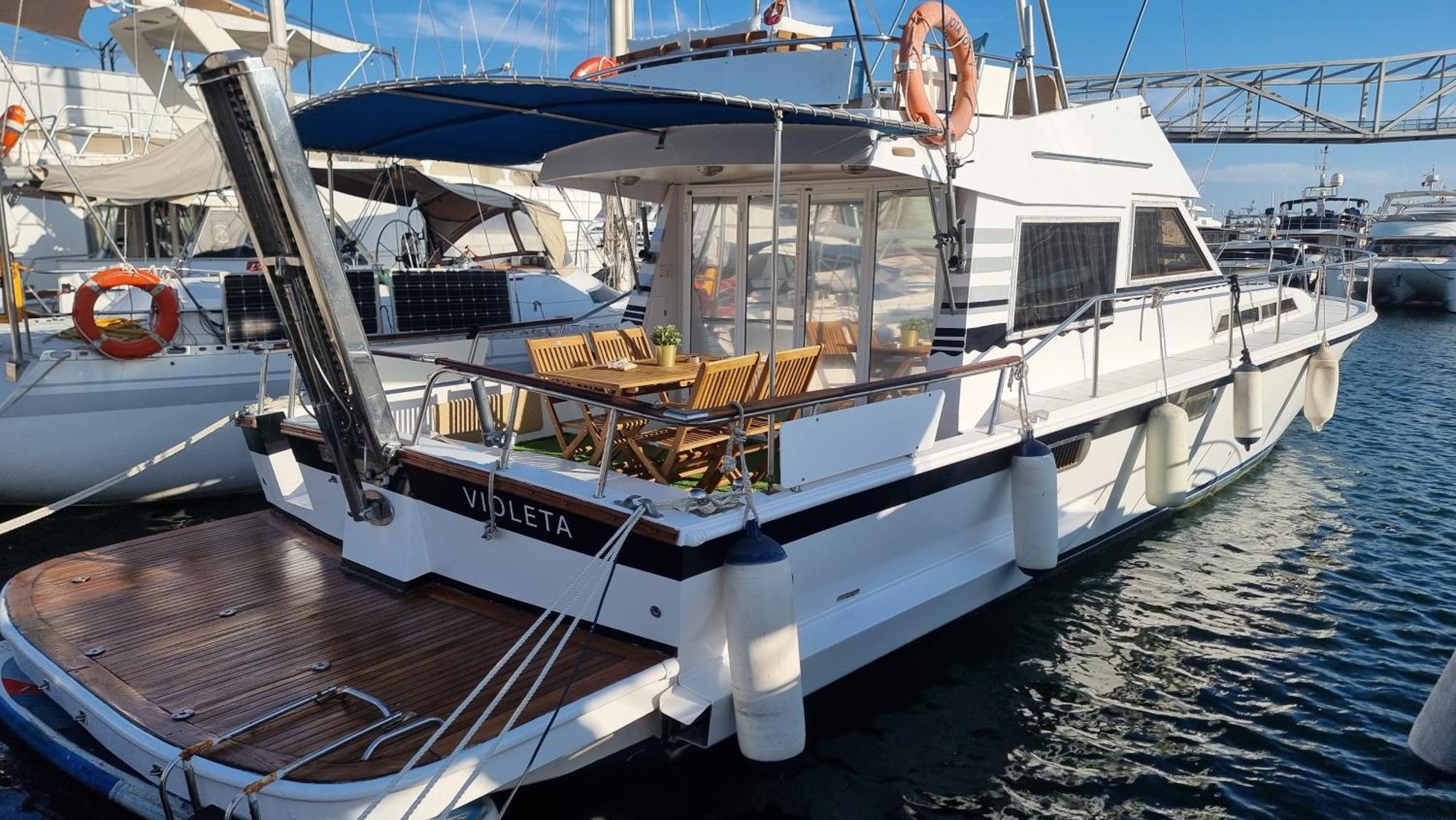 فندق Beautiful And Comfy Boat In Barcelona With Boat Tour Option المظهر الخارجي الصورة