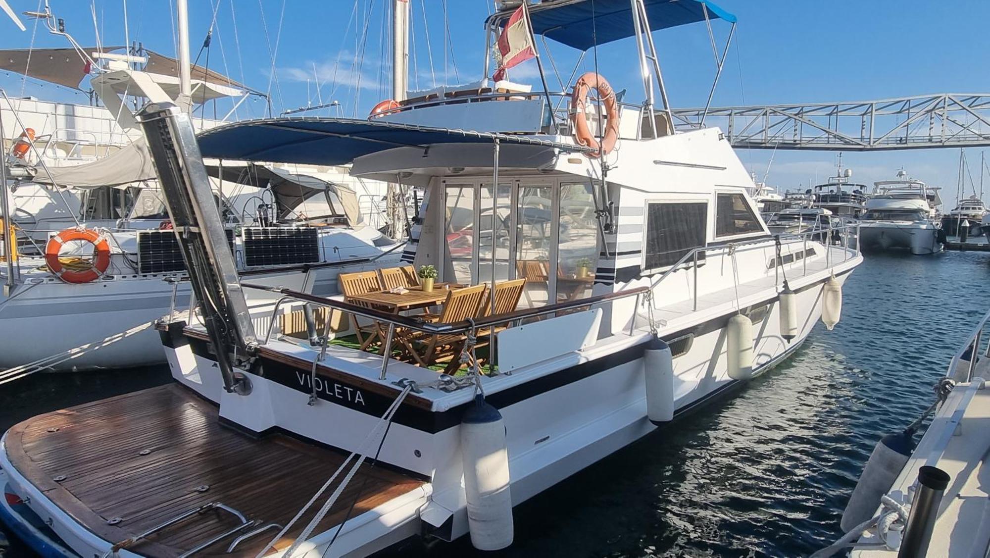 فندق Beautiful And Comfy Boat In Barcelona With Boat Tour Option المظهر الخارجي الصورة