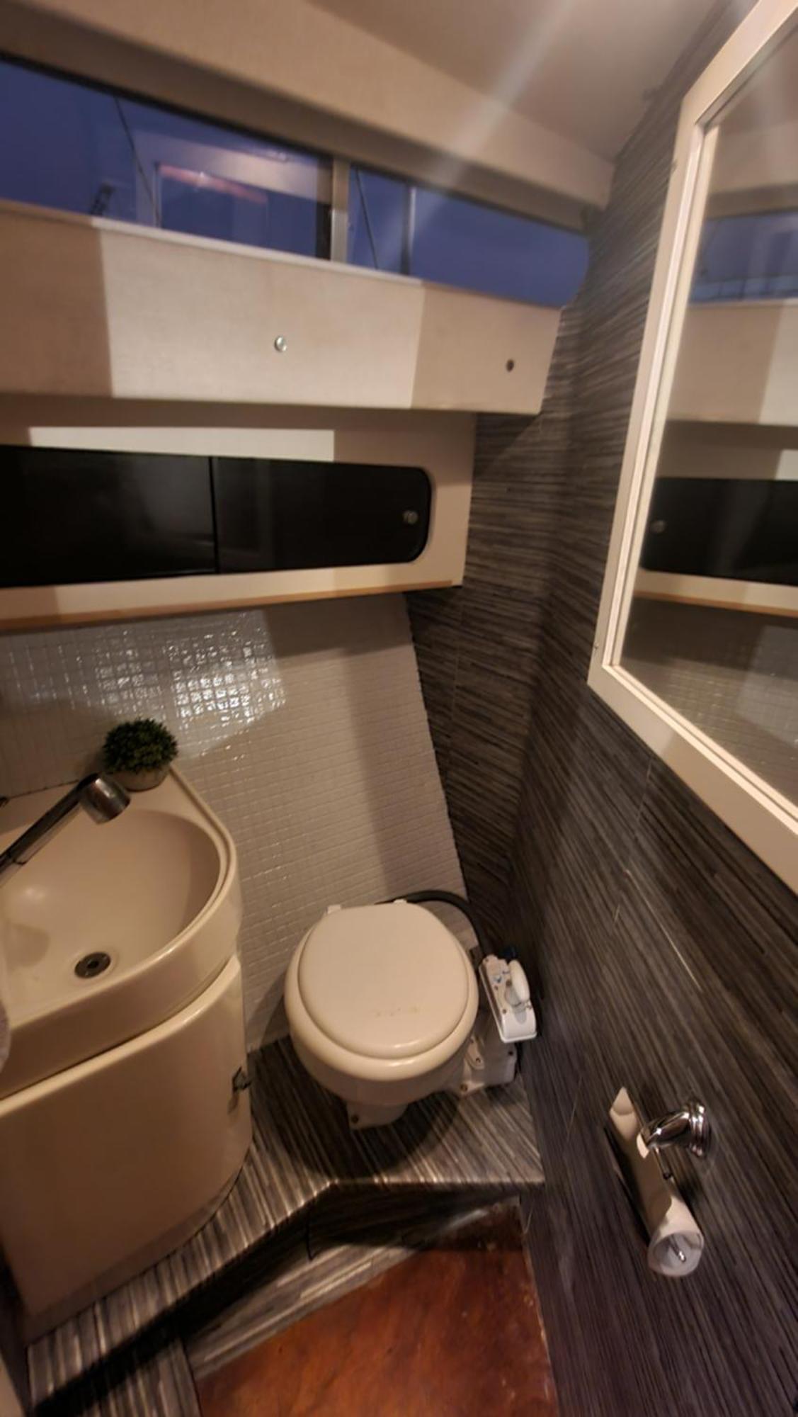 فندق Beautiful And Comfy Boat In Barcelona With Boat Tour Option المظهر الخارجي الصورة