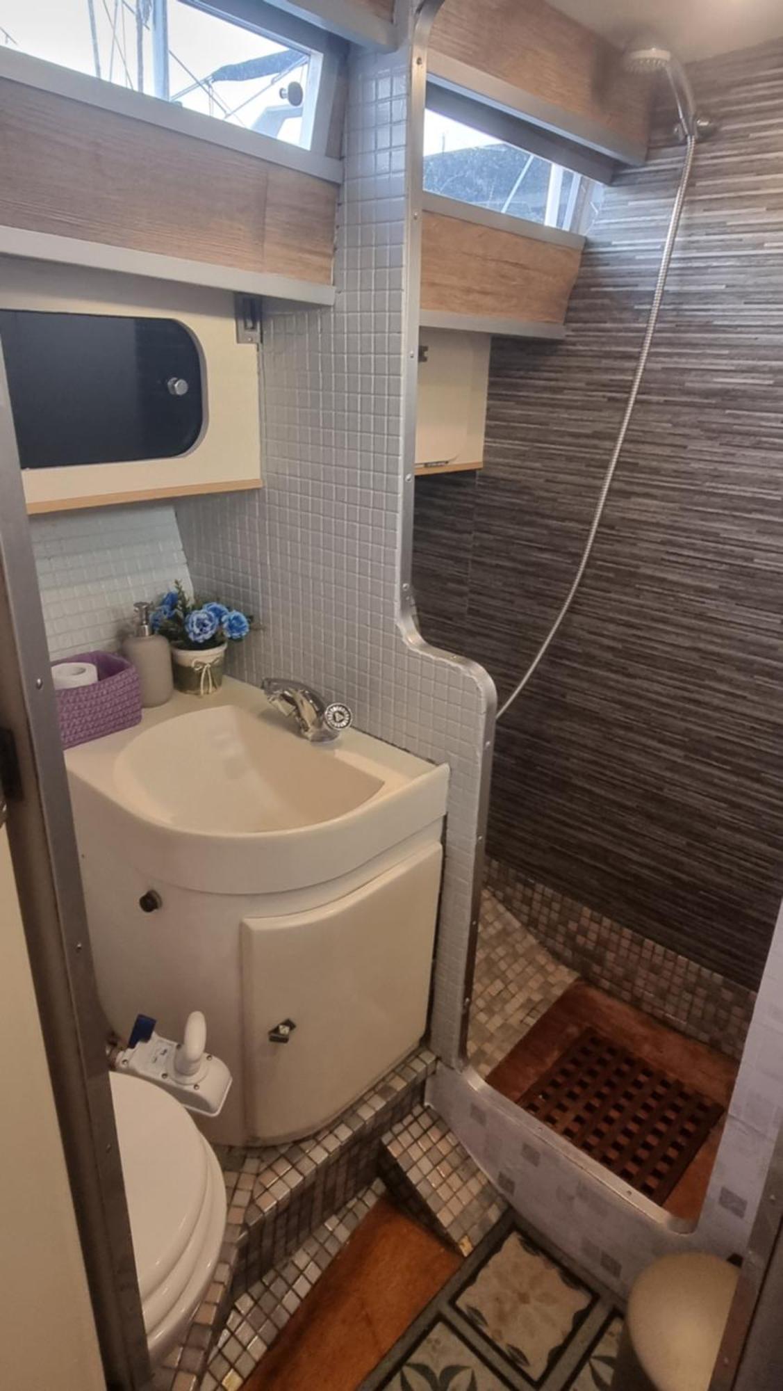 فندق Beautiful And Comfy Boat In Barcelona With Boat Tour Option المظهر الخارجي الصورة