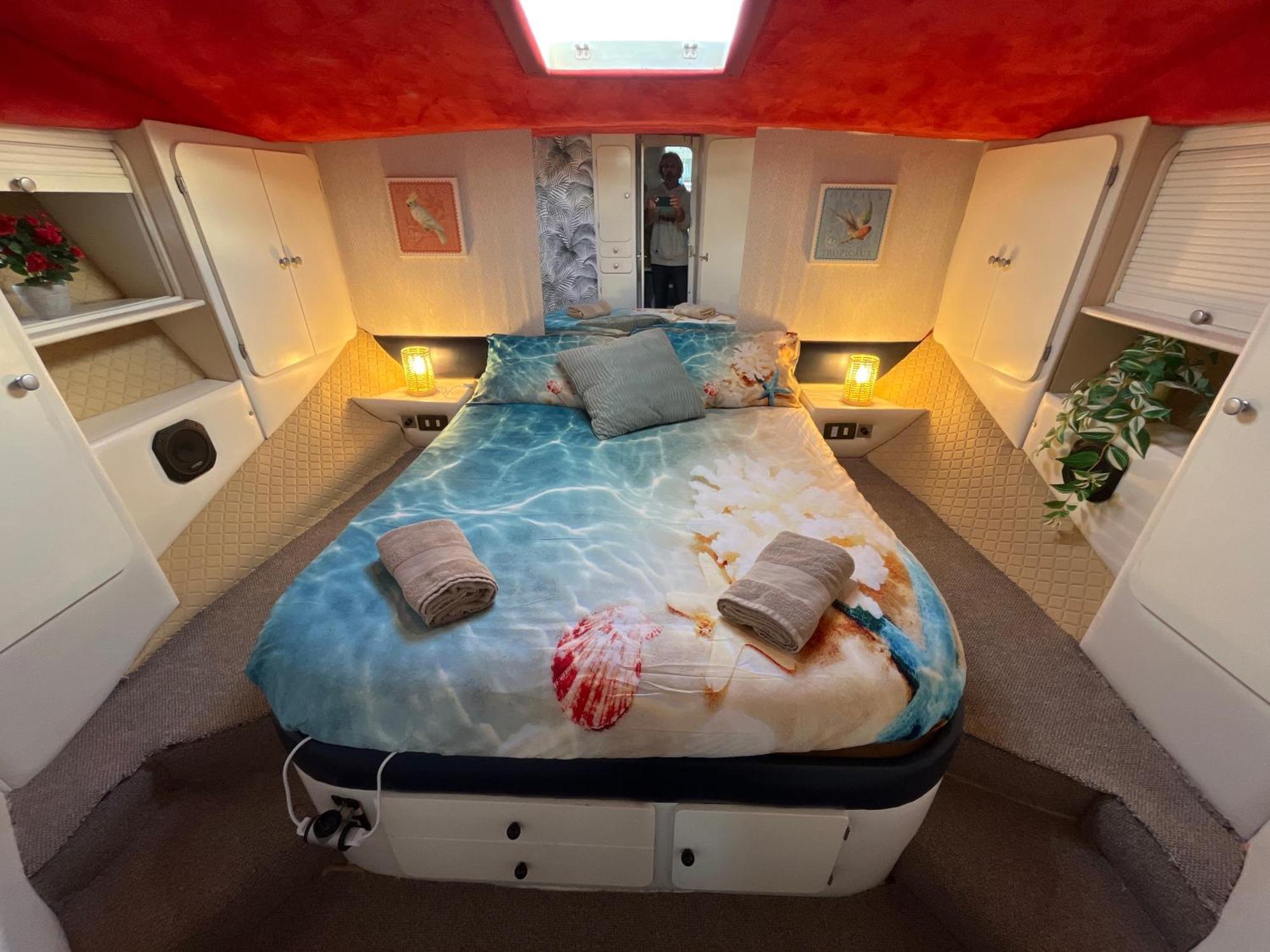 فندق Beautiful And Comfy Boat In Barcelona With Boat Tour Option المظهر الخارجي الصورة