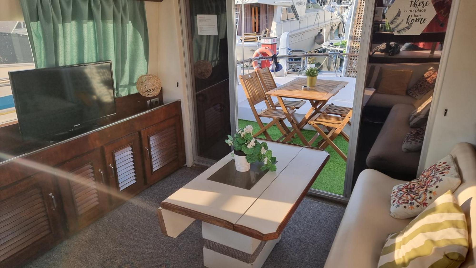 فندق Beautiful And Comfy Boat In Barcelona With Boat Tour Option المظهر الخارجي الصورة
