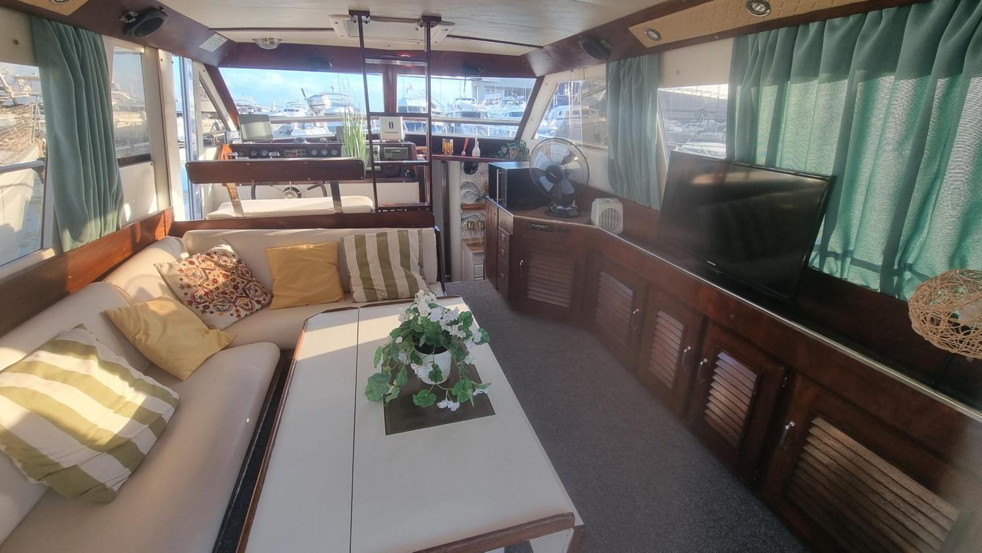 فندق Beautiful And Comfy Boat In Barcelona With Boat Tour Option المظهر الخارجي الصورة