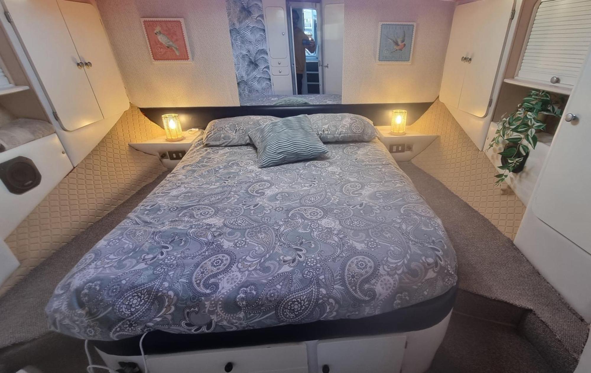 فندق Beautiful And Comfy Boat In Barcelona With Boat Tour Option المظهر الخارجي الصورة